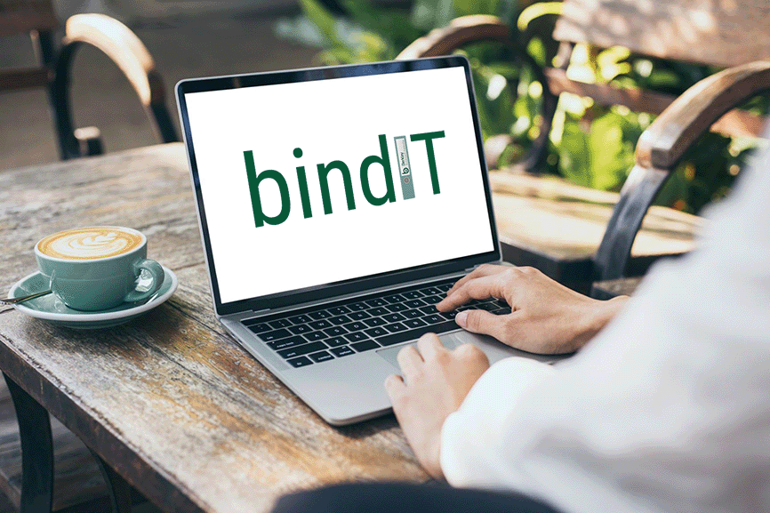 Person is siting in front of his laptop with BindIT on the screen